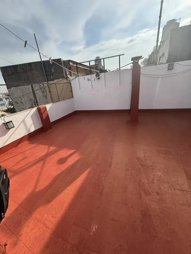 Terraza impermeabilizada con membrana líquida roja